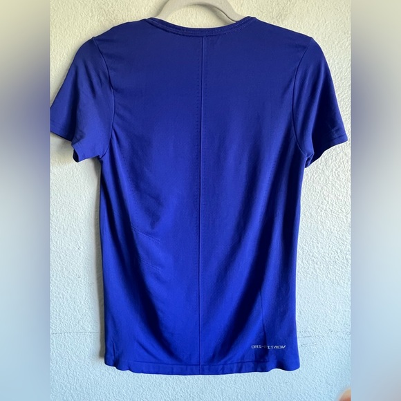Nike Women's Dri-fit Adv
Short-sleeve Aura Top
Radiant Blue Size M - Picture 2 of 8